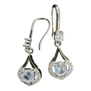 - Dazzling 1 carat Moissanite earrings.NWOT